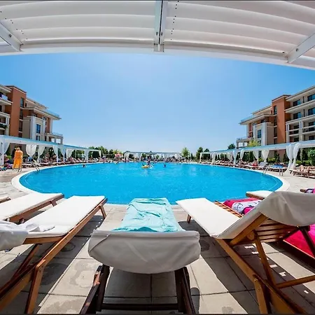 Апартамент Flat At Prestige Fort Beach Свети Влас